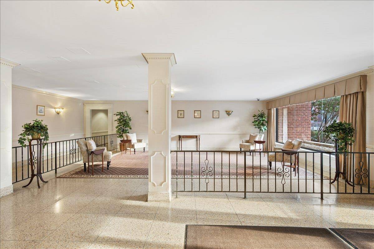 Larchmont, NY 10538,1299 Palmer #211