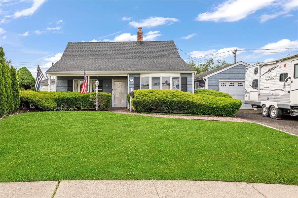 Levittown, NY 11756,25 Castle LN