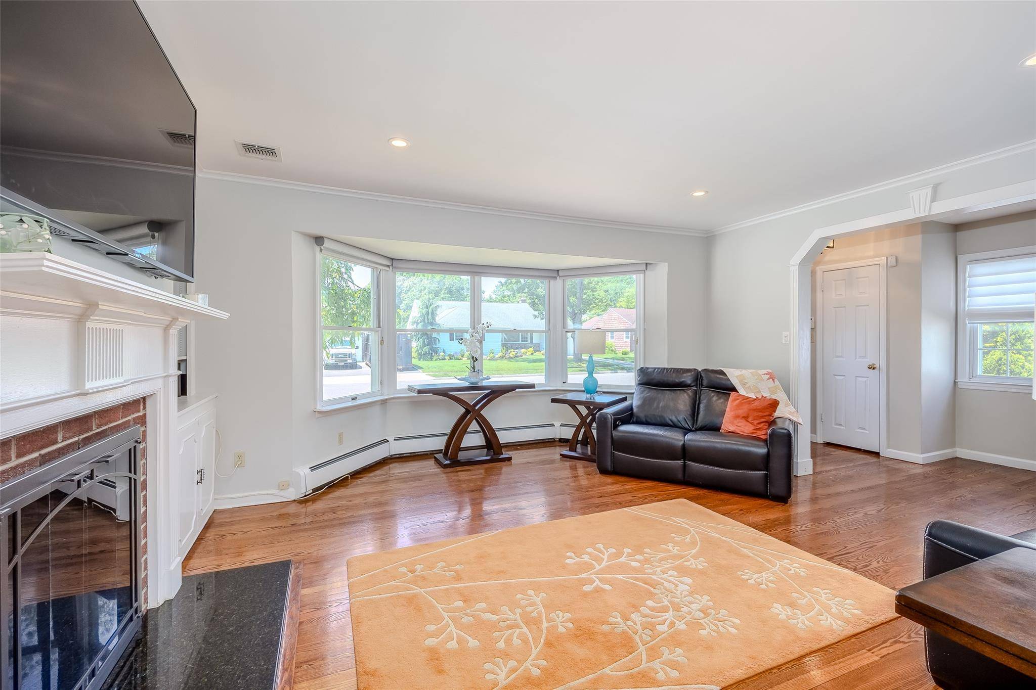 Garden City, NY 11530,11 Spruce ST