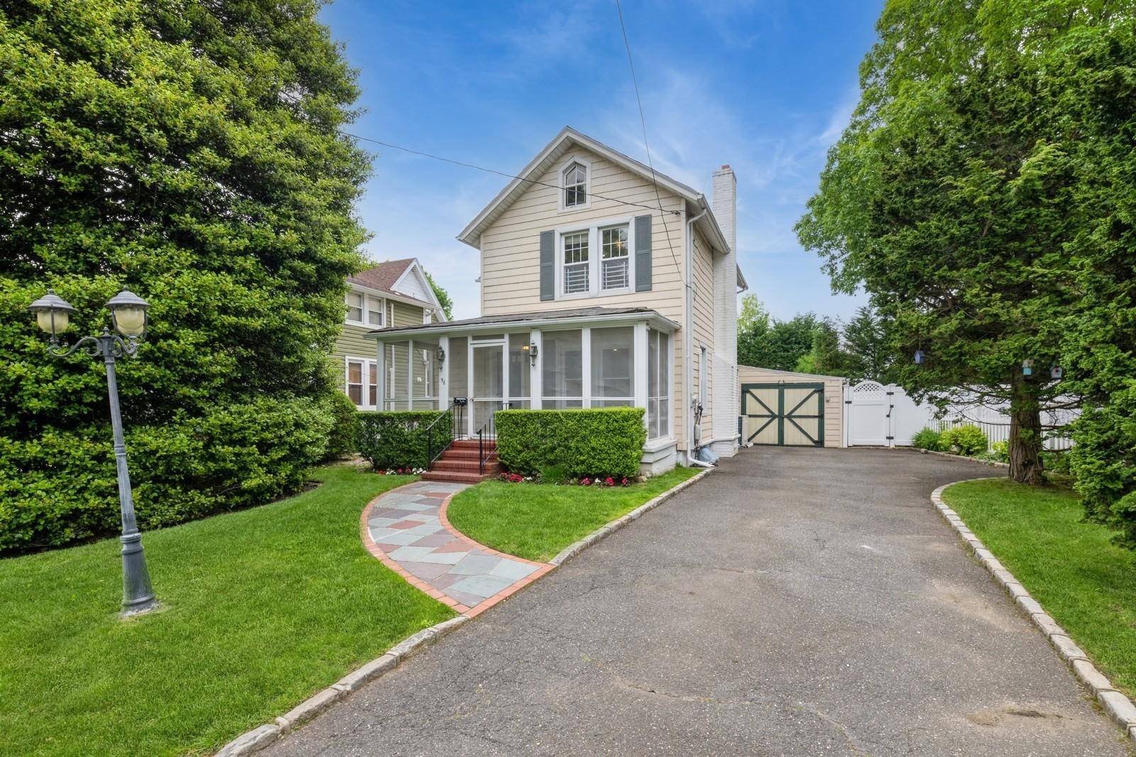 Woodmere, NY 11598,96 Carman AVE
