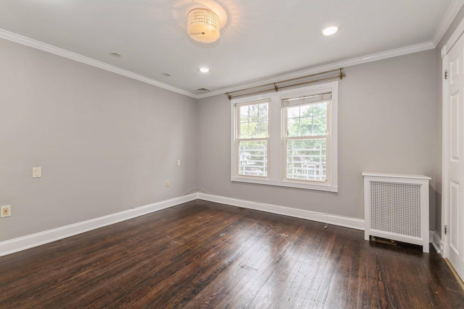 Woodmere, NY 11598,96 Carman AVE