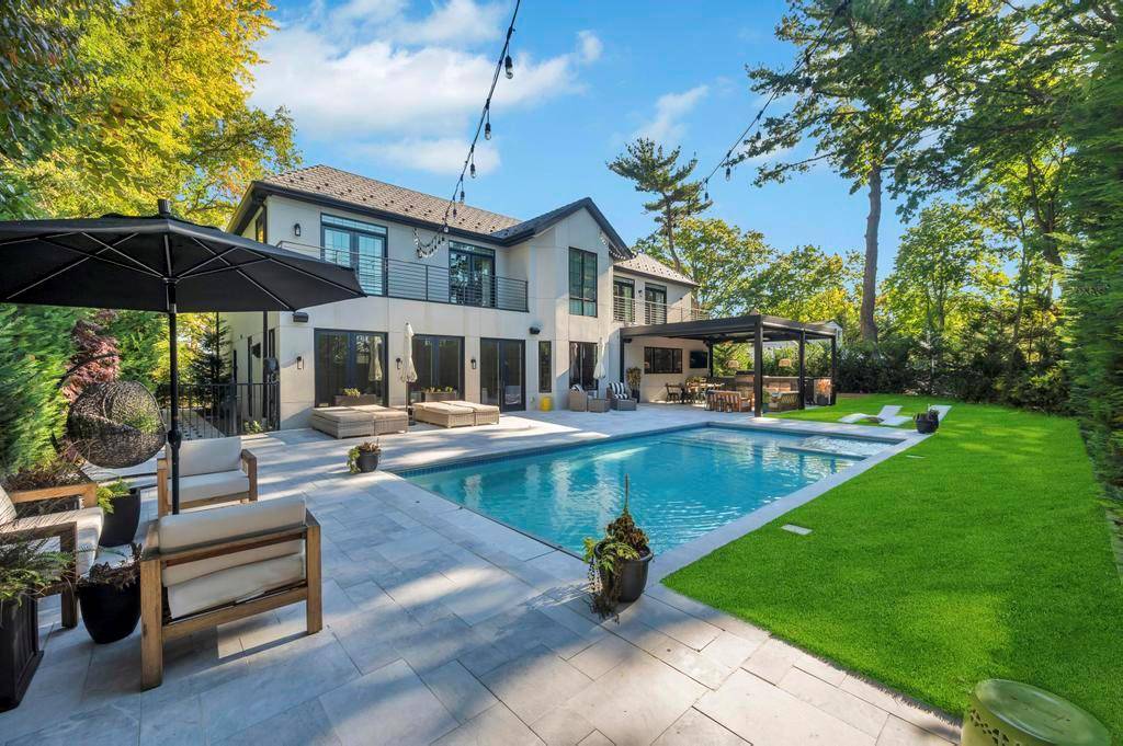 Great Neck, NY 11023,50 Gristmill LN