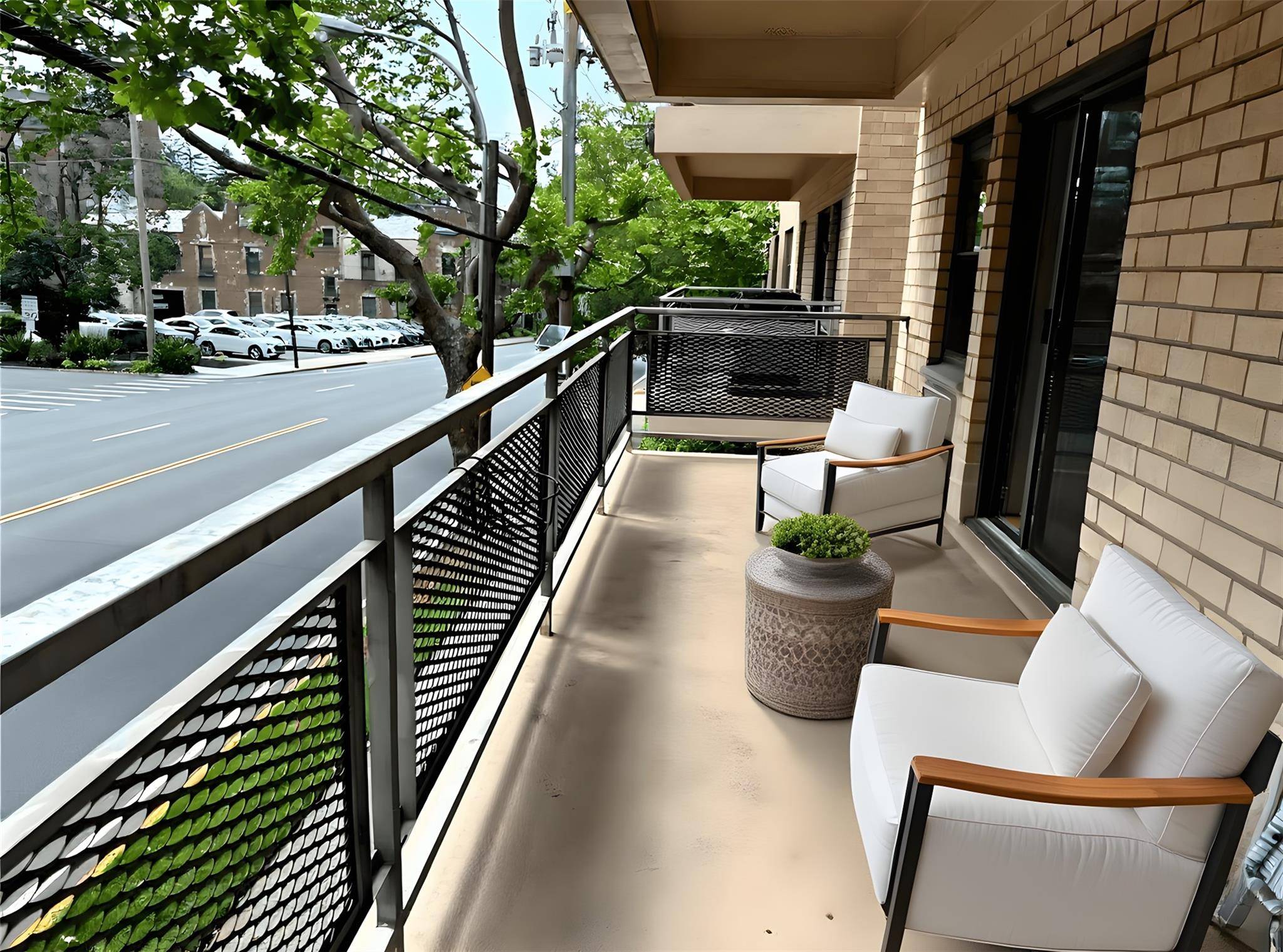 Great Neck, NY 11021,1 overlook AVE #1L