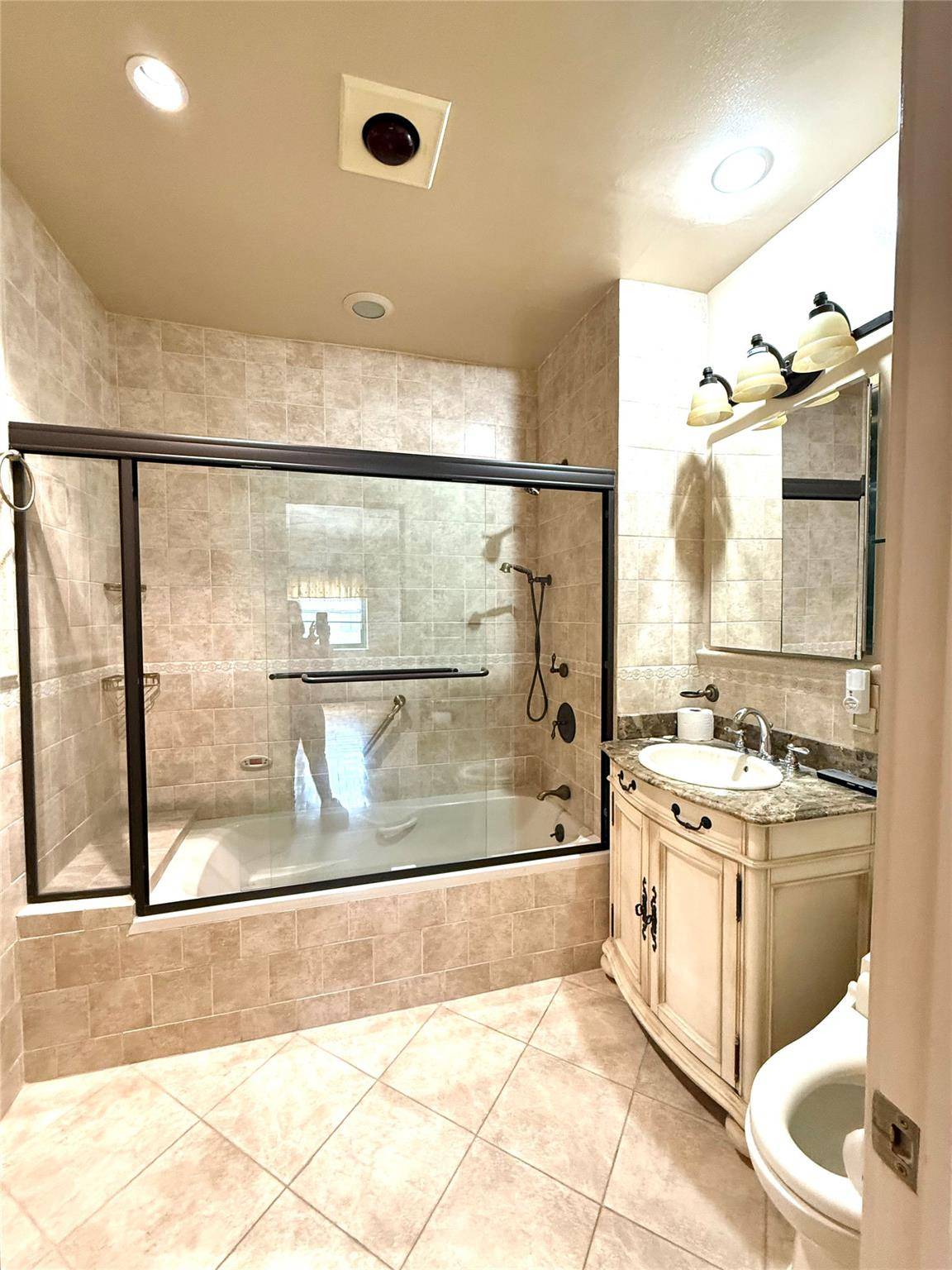 Great Neck, NY 11021,1 overlook AVE #1L