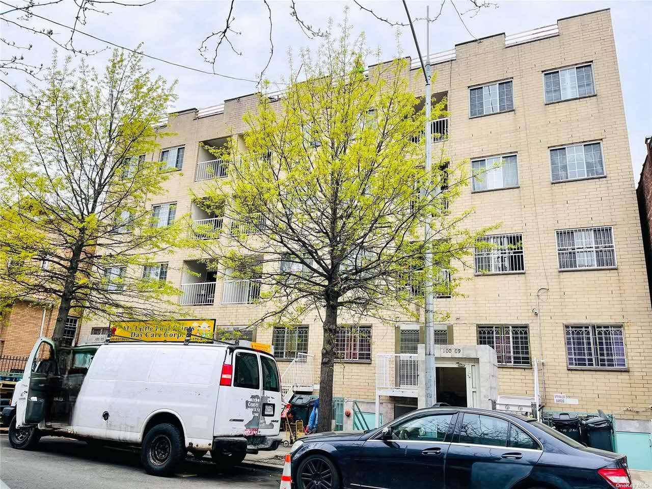 Corona, NY 11368,100-09 39 AVE #2F