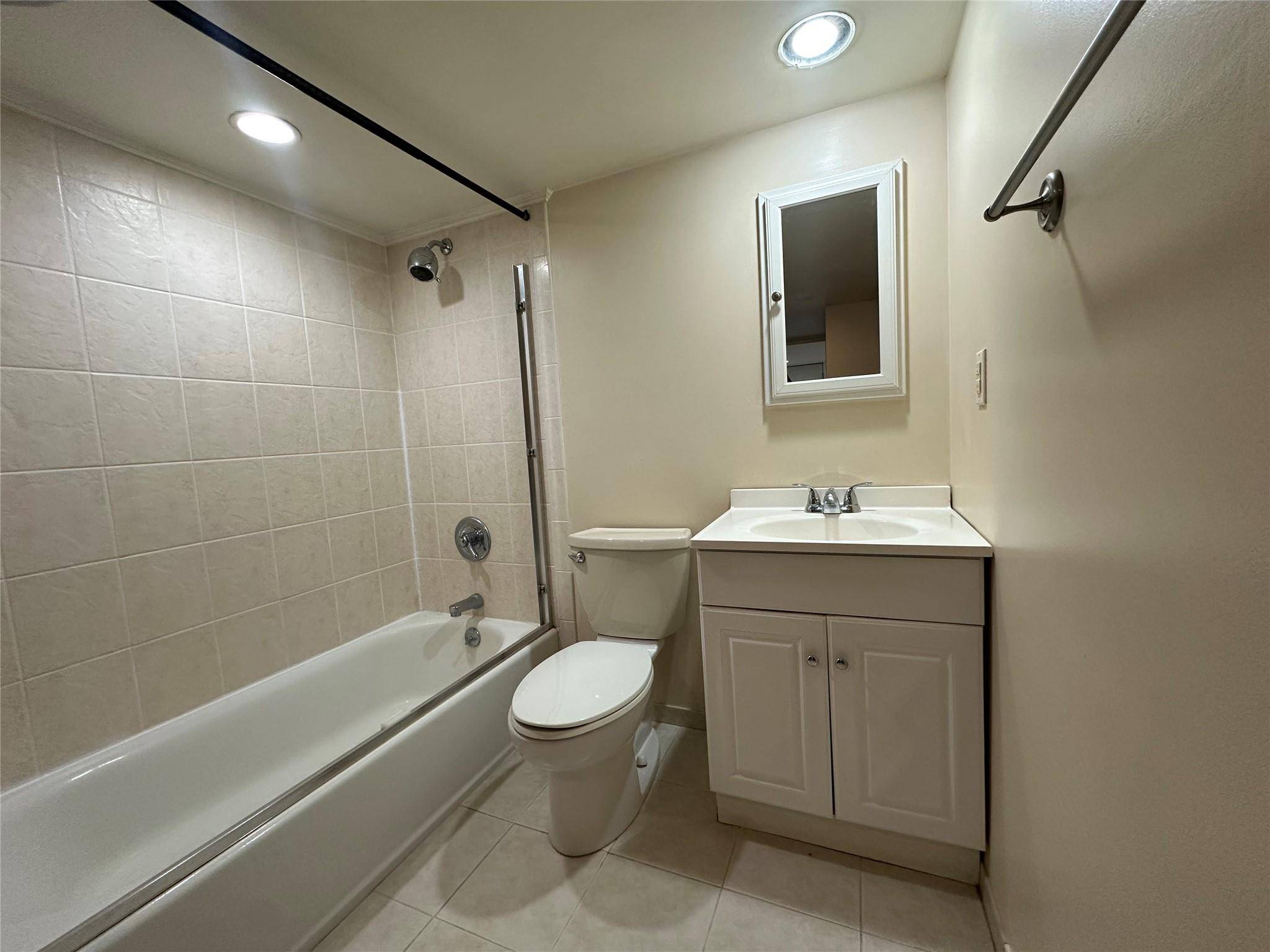 Centereach, NY 11720,75 Hammond LN