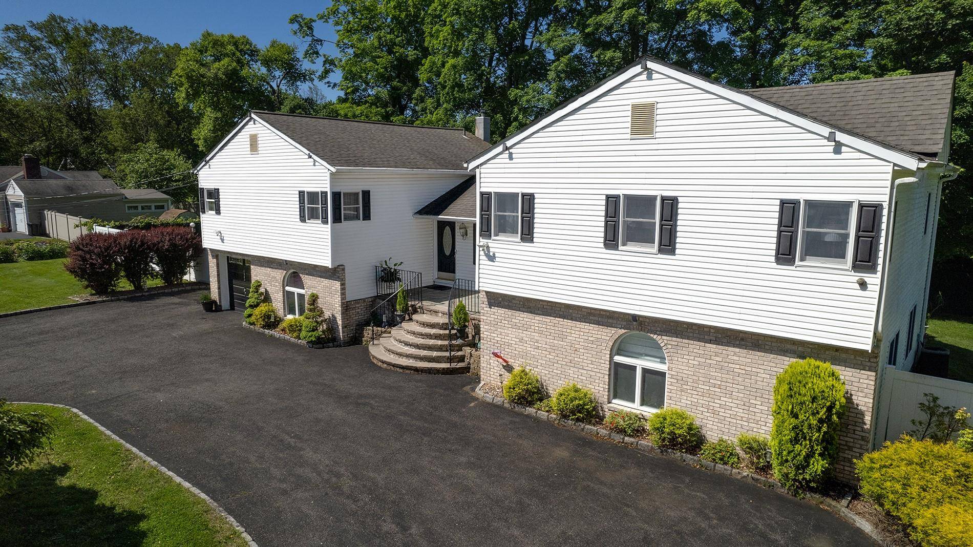 Yorktown Heights, NY 10598,1583 Central ST