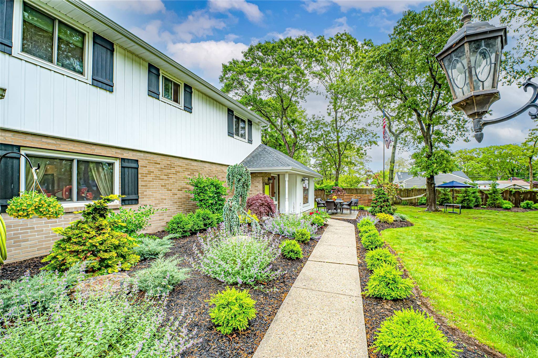 Holtsville, NY 11742,1A Revlon CT