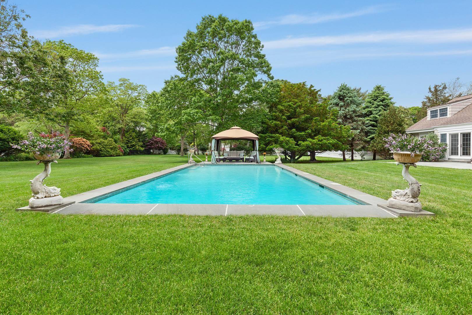 Westhampton Beach, NY 11978,73 South RD