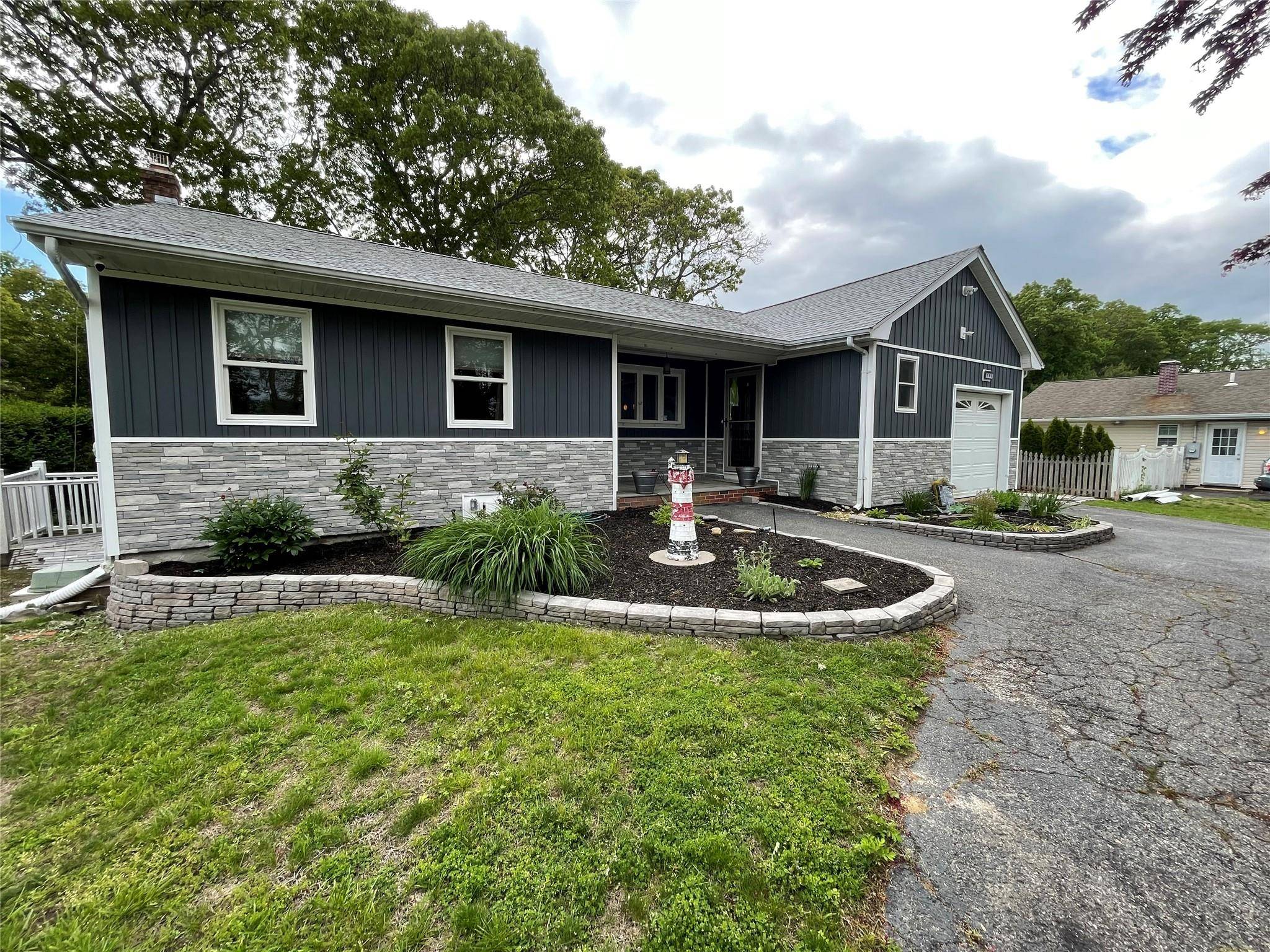 Center Moriches, NY 11934,196 Holiday BLVD