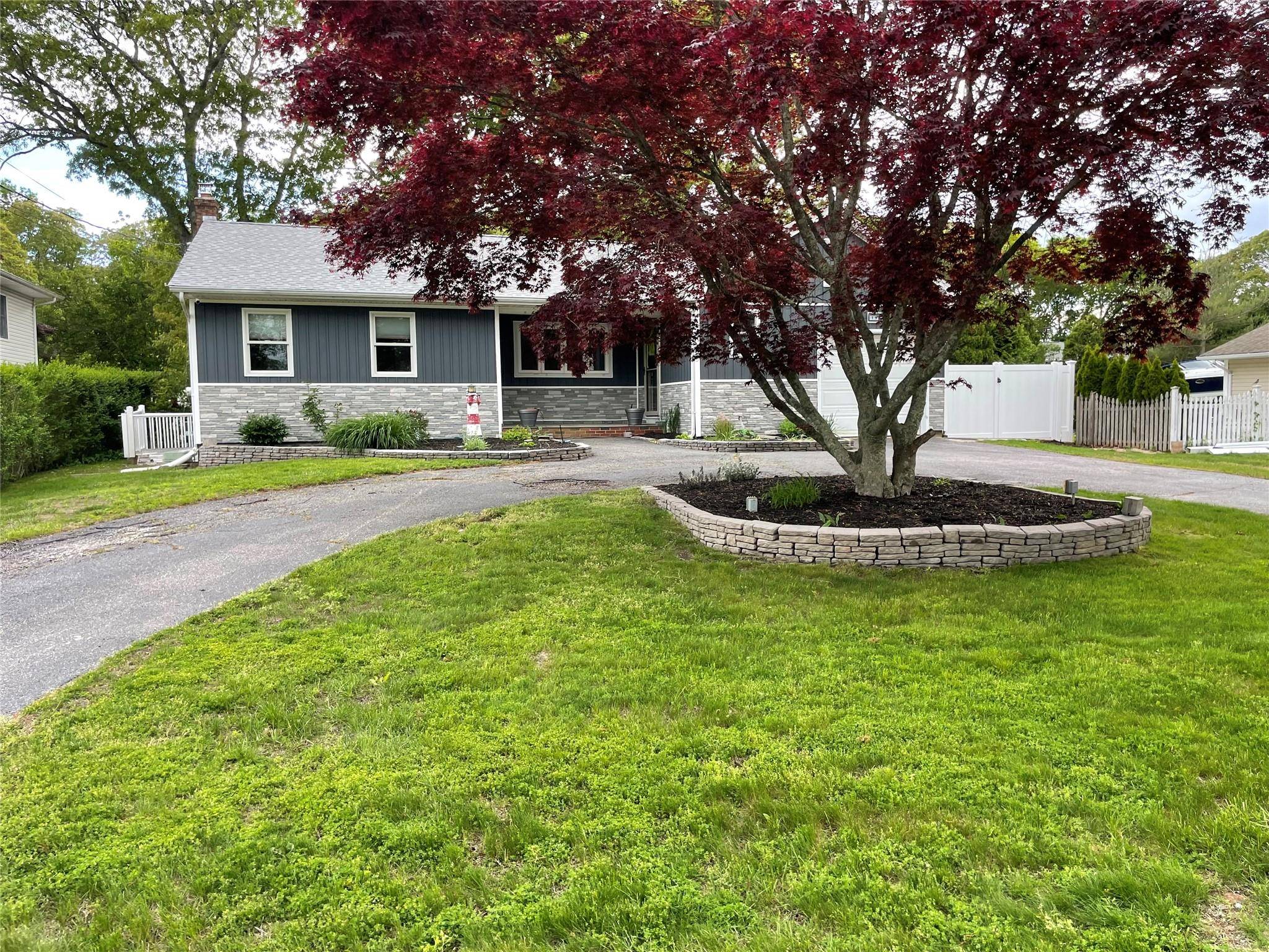 Center Moriches, NY 11934,196 Holiday BLVD