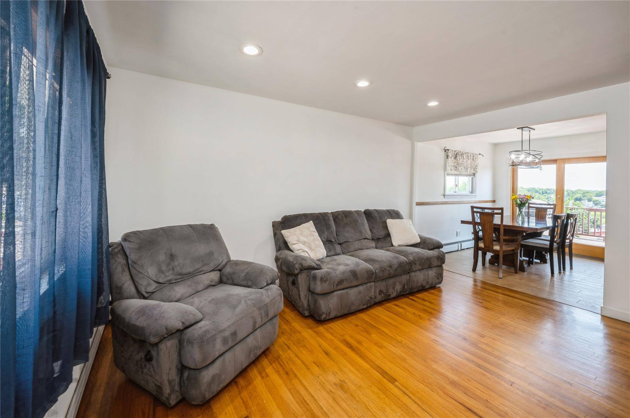 Yonkers, NY 10703,98 Hillside AVE