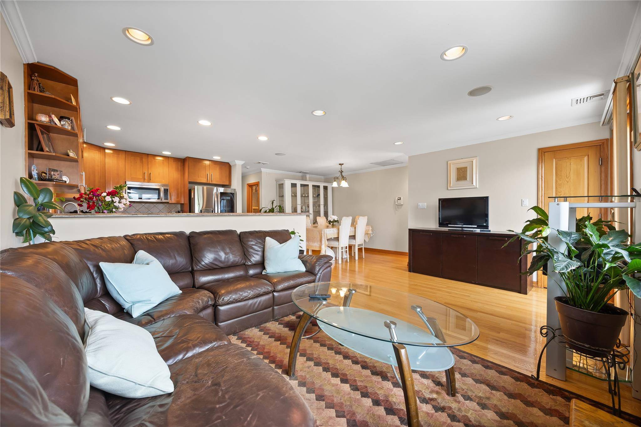 Whitestone, NY 11357,154-16 13th AVE
