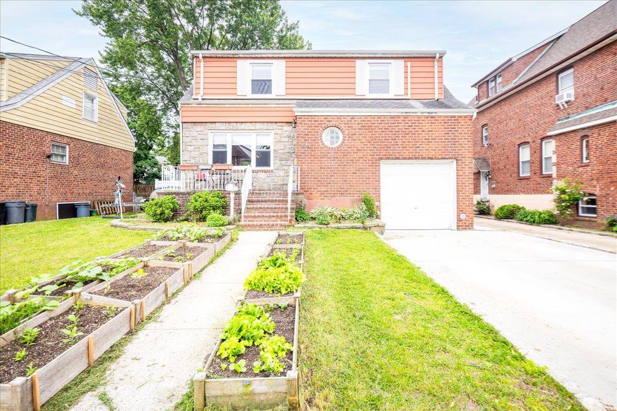 Lynbrook, NY 11563,66 Trafalgar SQ
