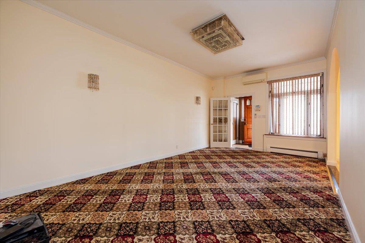 Maspeth, NY 11378,Address not disclosed
