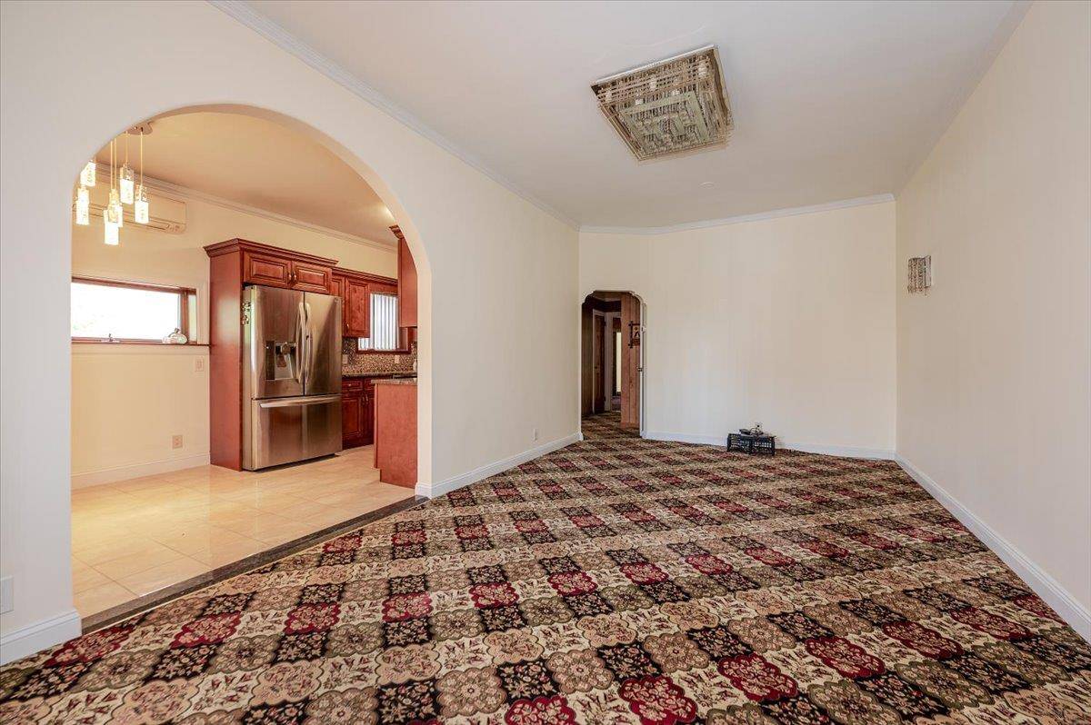 Maspeth, NY 11378,Address not disclosed