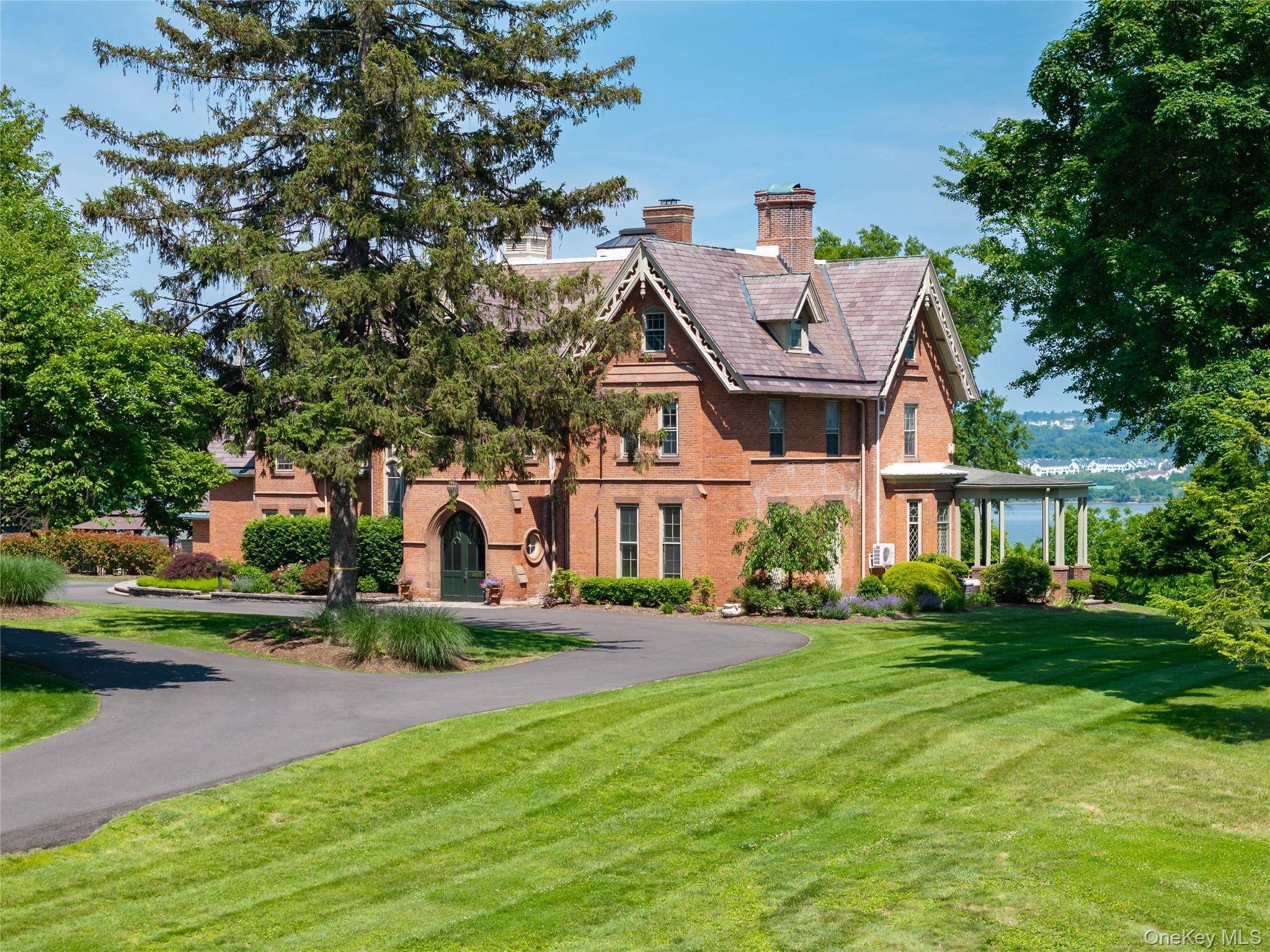 Balmville, NY 12550,560 Grand AVE