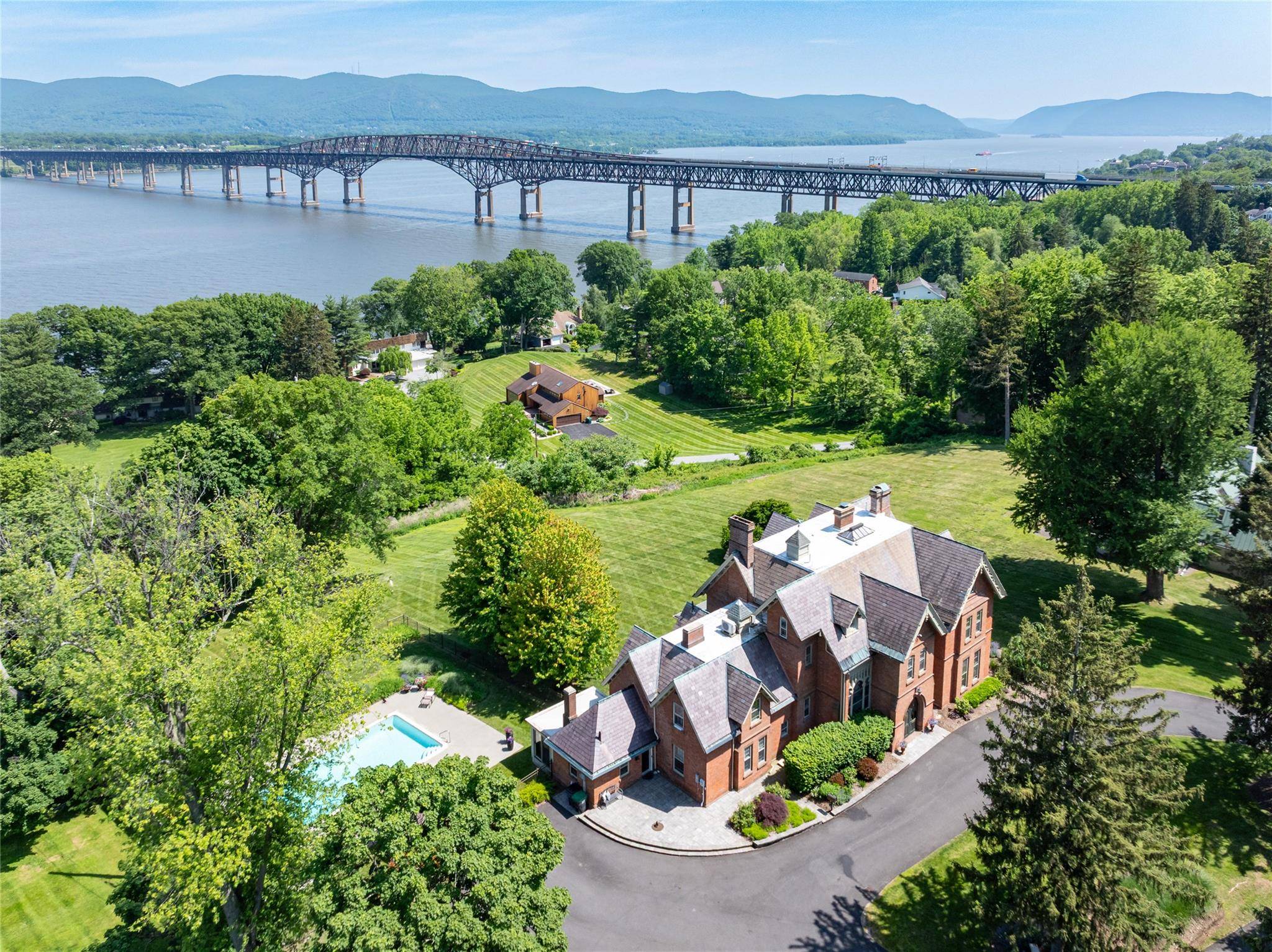 Newburgh, NY 12550,560 Grand AVE