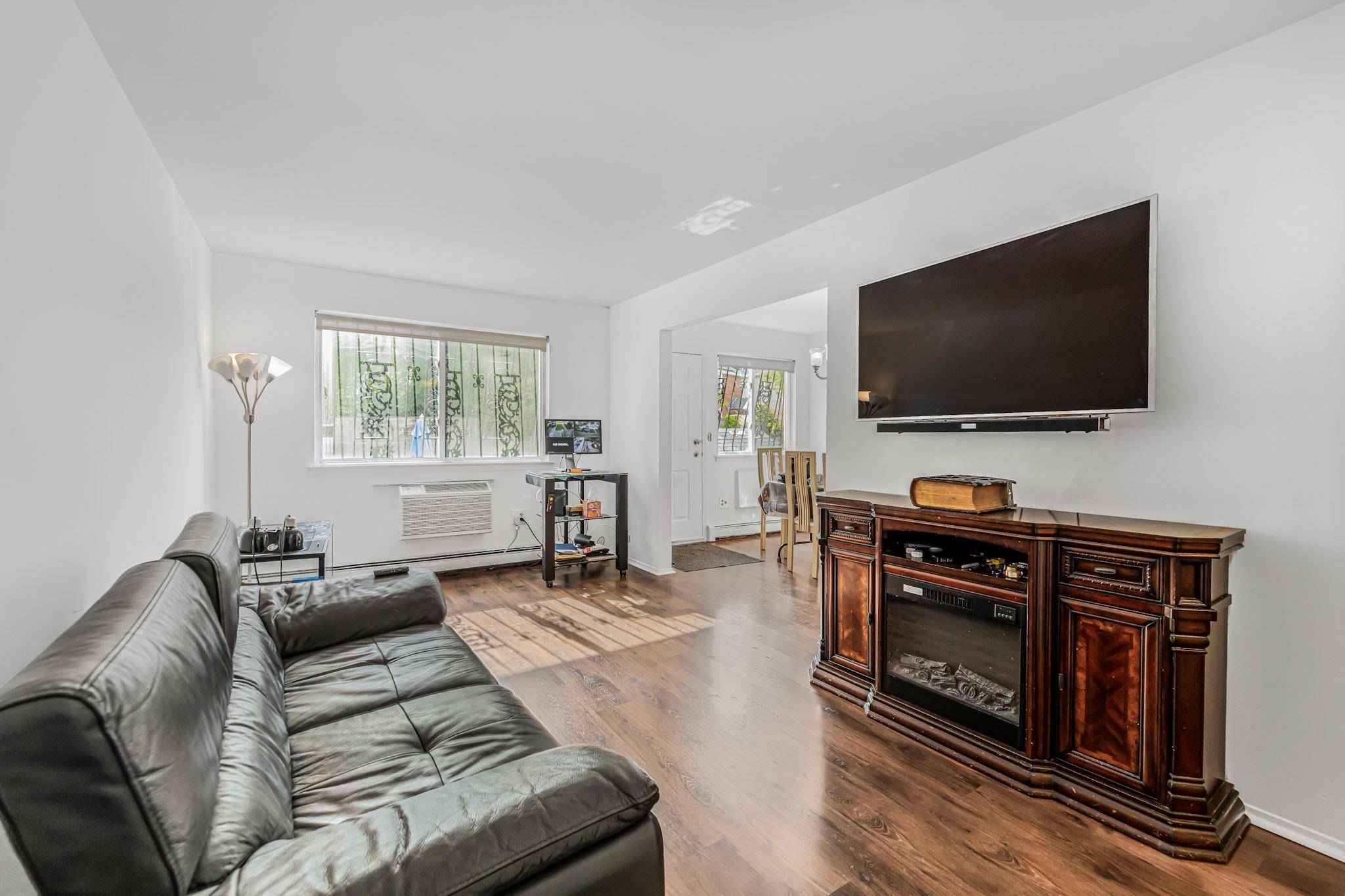 Bronx, NY 10466,3665 Varian AVE