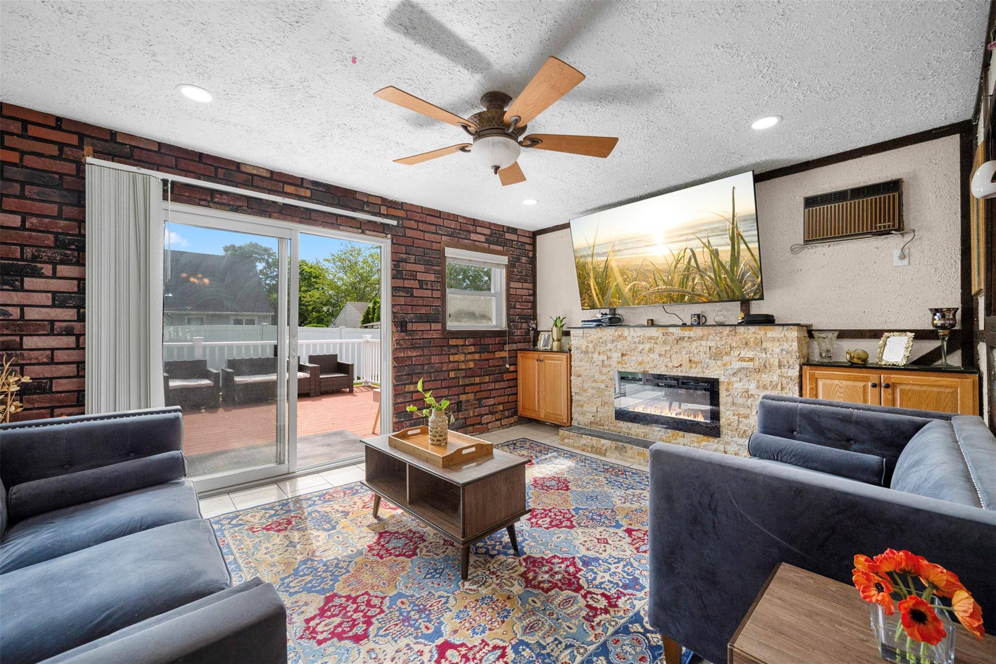 Massapequa Park, NY 11762,21 Westgate RD