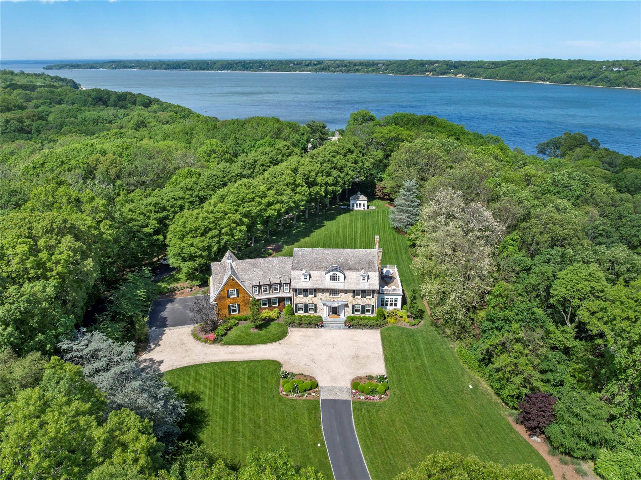 Laurel Hollow, NY 11771,18 North RD