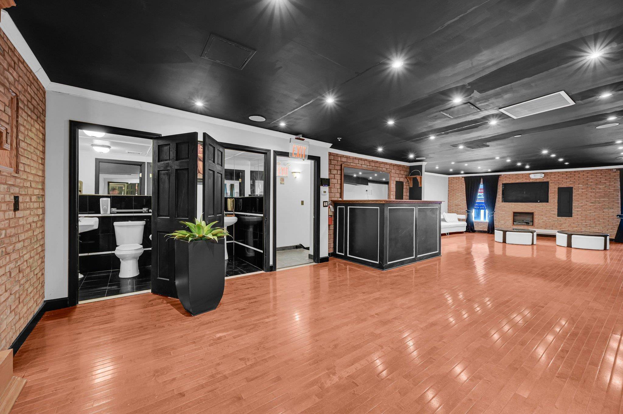 Bronx, NY 10461,135 Westchester SQ