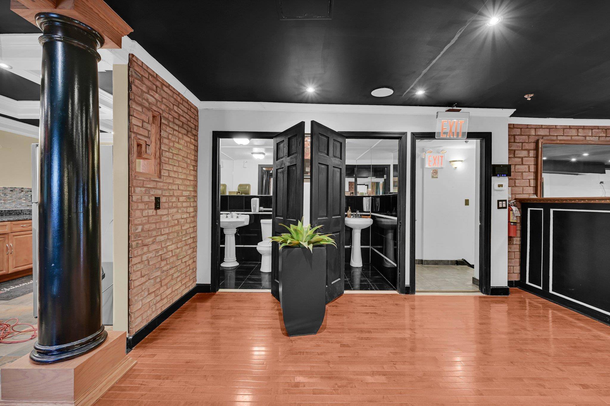 Bronx, NY 10461,135 Westchester SQ