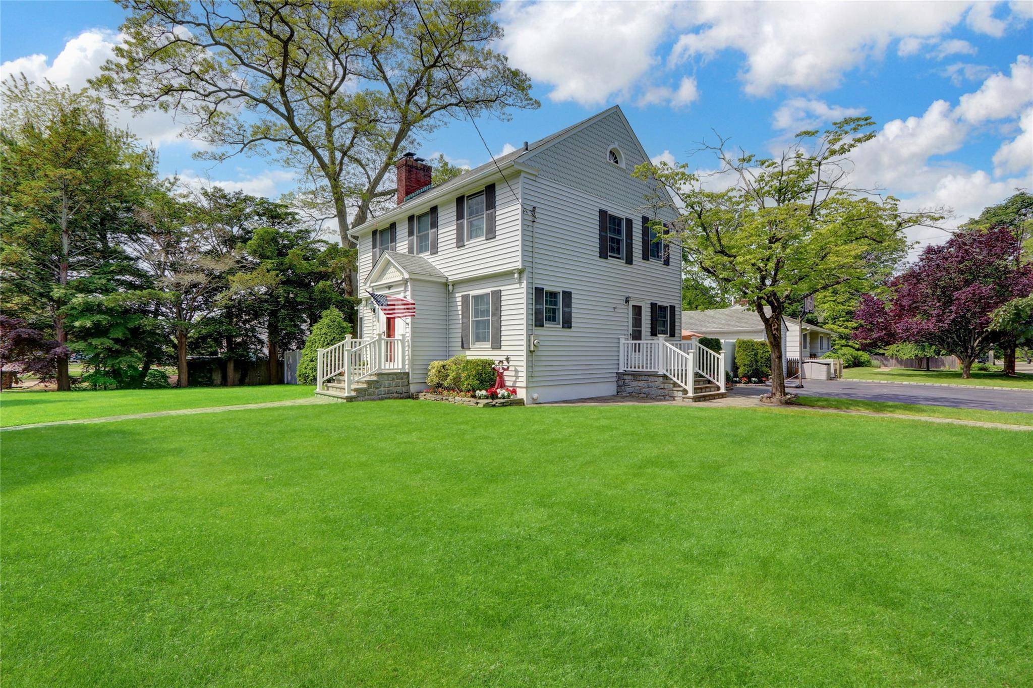 Babylon, NY 11702,170 Little East Neck RD