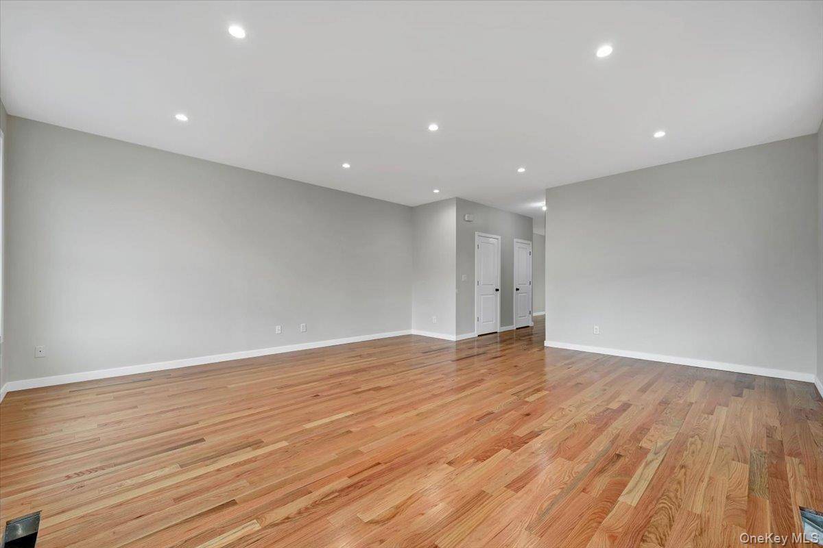 New Windsor, NY 12553,501 Iron Forge LN