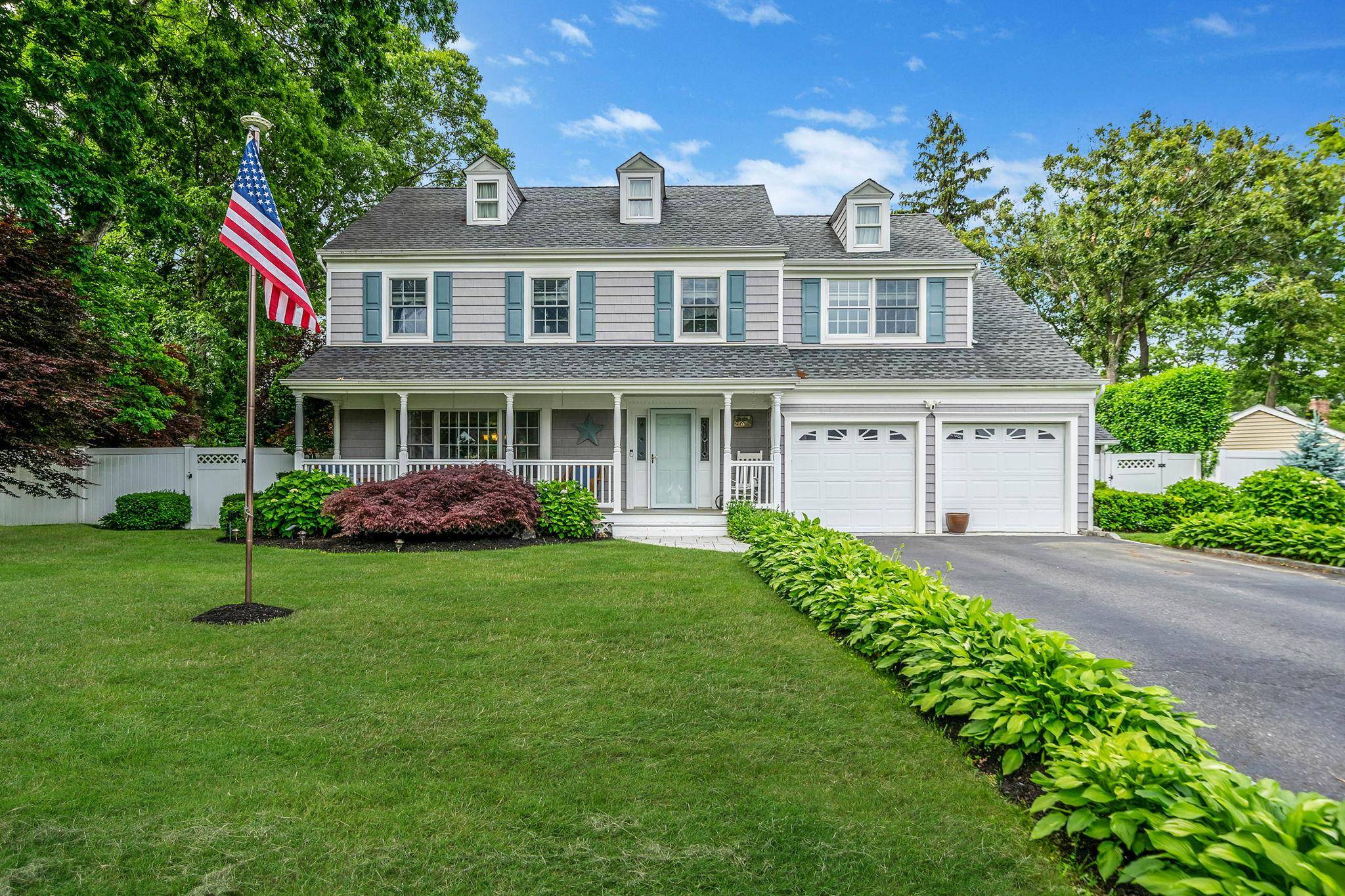 Smithtown, NY 11787,9 Graystone LN