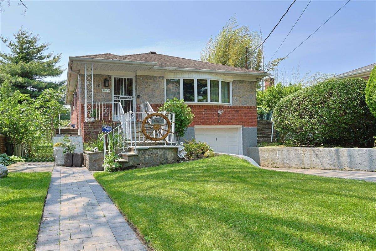 Little Neck, NY 11362,50-54 Deepdale PL
