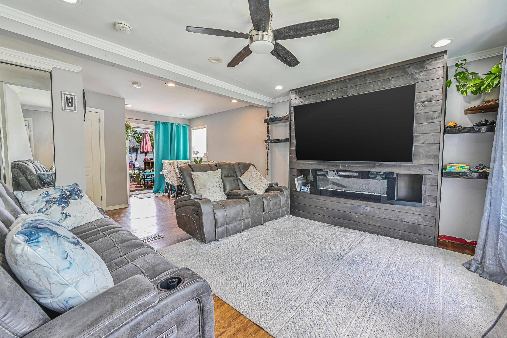 Central Islip, NY 11722,37 E Locust ST