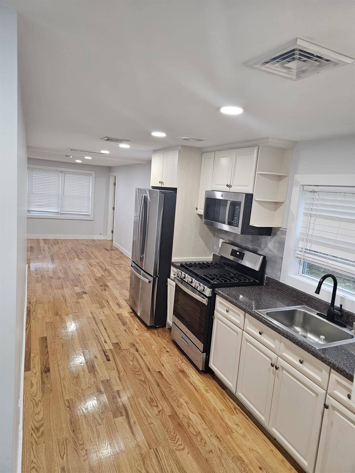 Brentwood, NY 11717,6 Islip AVE