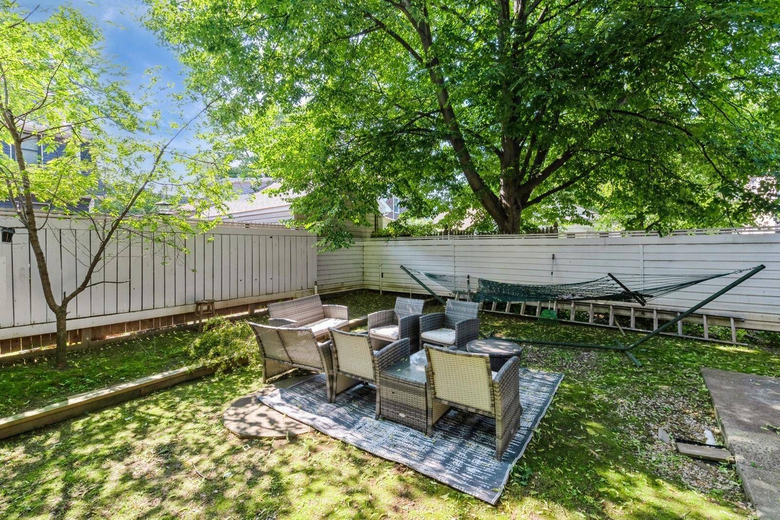 Bayside, NY 11361,42-18/20 216 ST