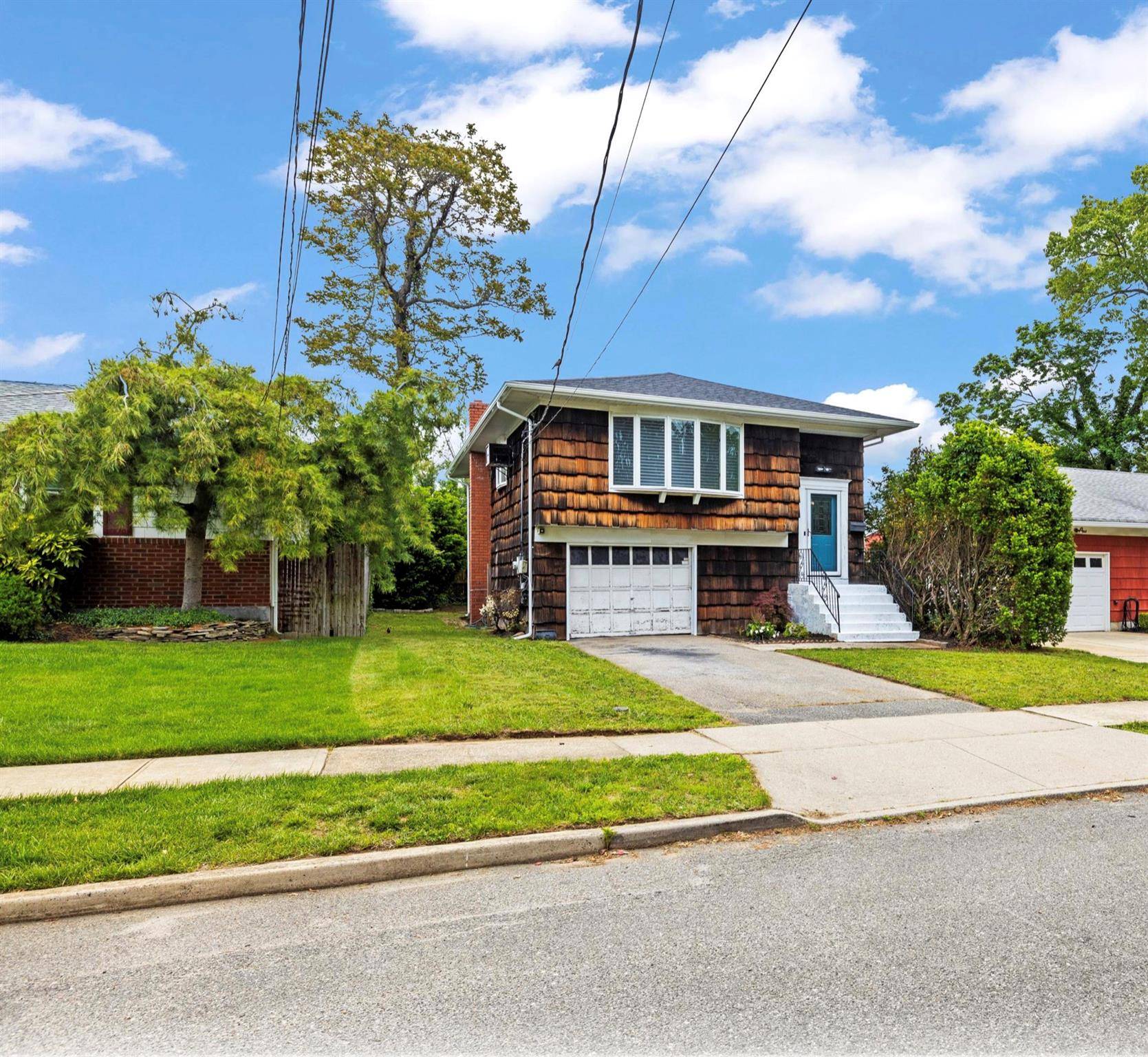 Massapequa, NY 11758,23 Cherokee ST