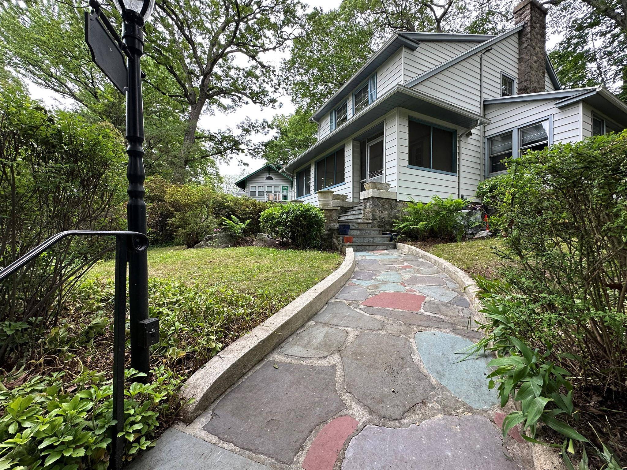 Larchmont, NY 10538,40 Pine Brook DR