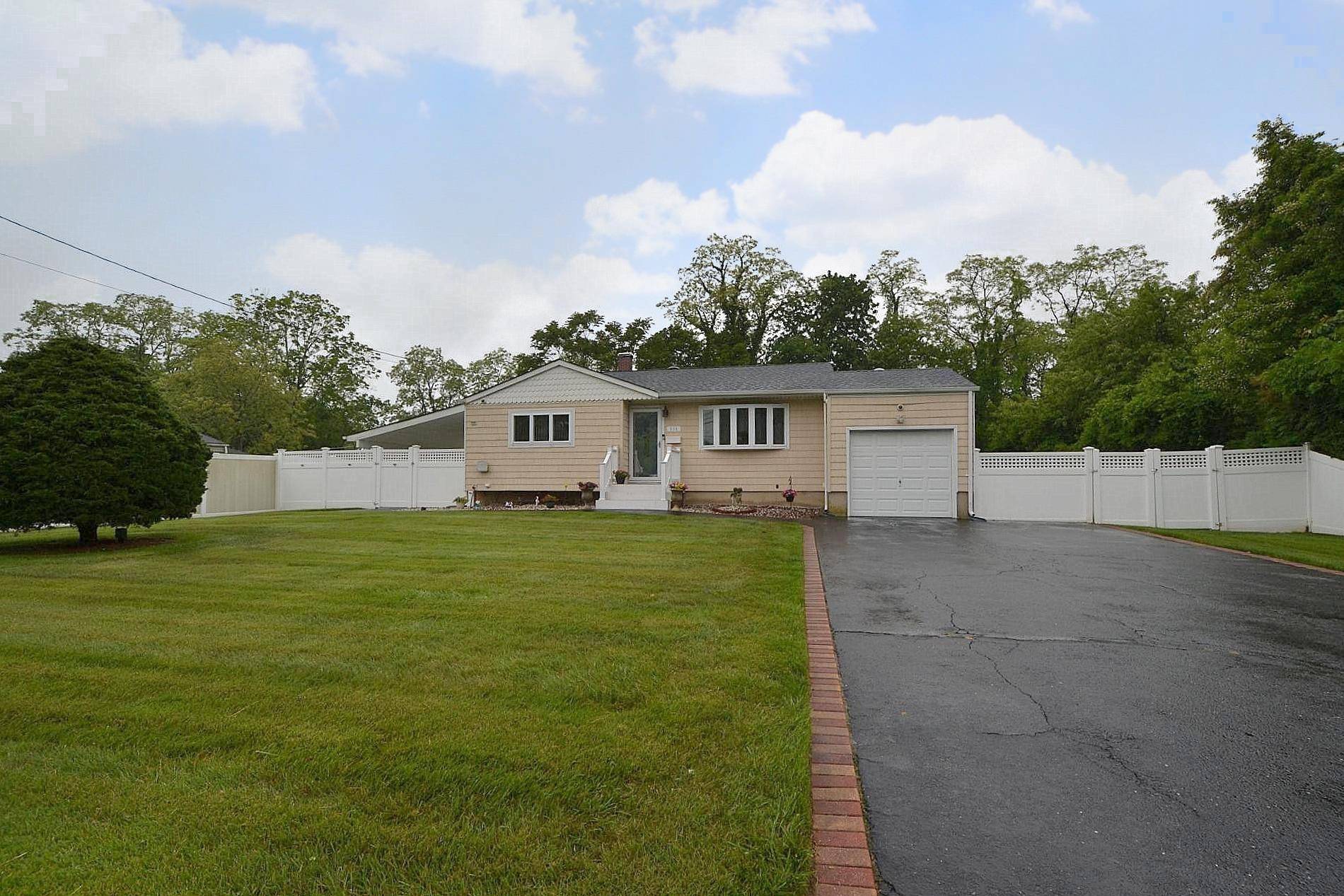 East Patchogue, NY 11772,608 Amsterdam AVE