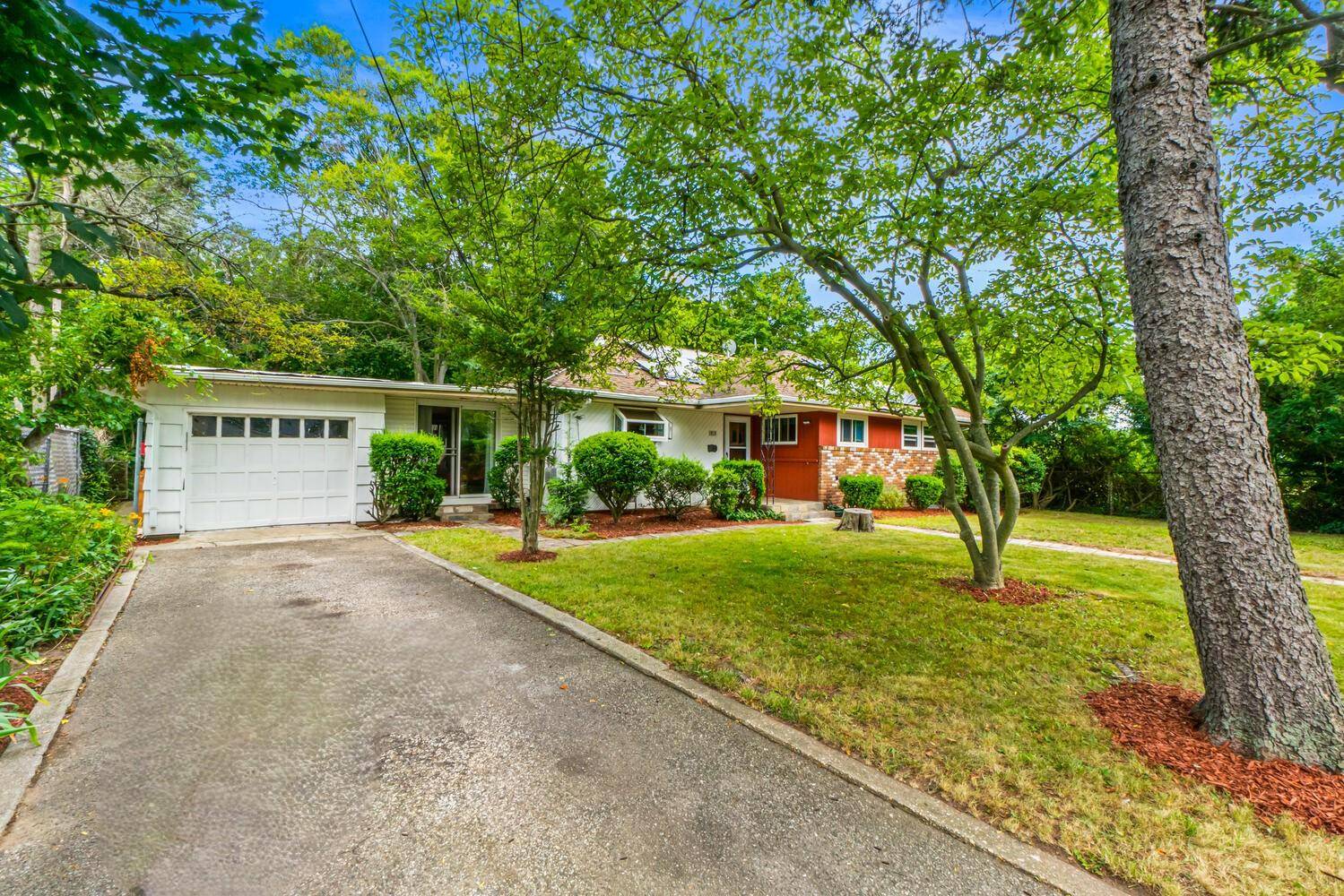 Uniondale, NY 11553,537 Sterling ST