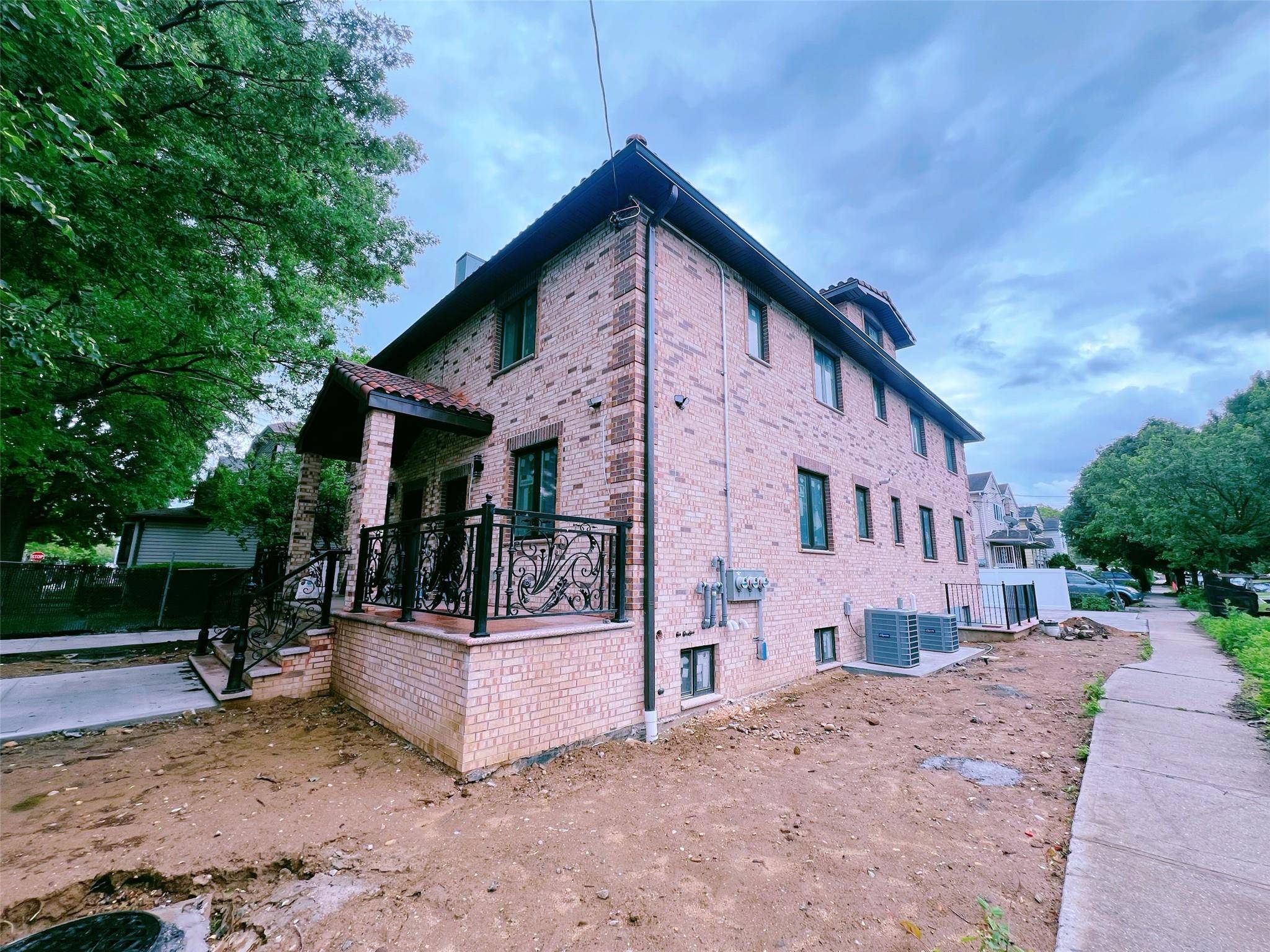 Bayside, NY 11361,208-04 47th AVE