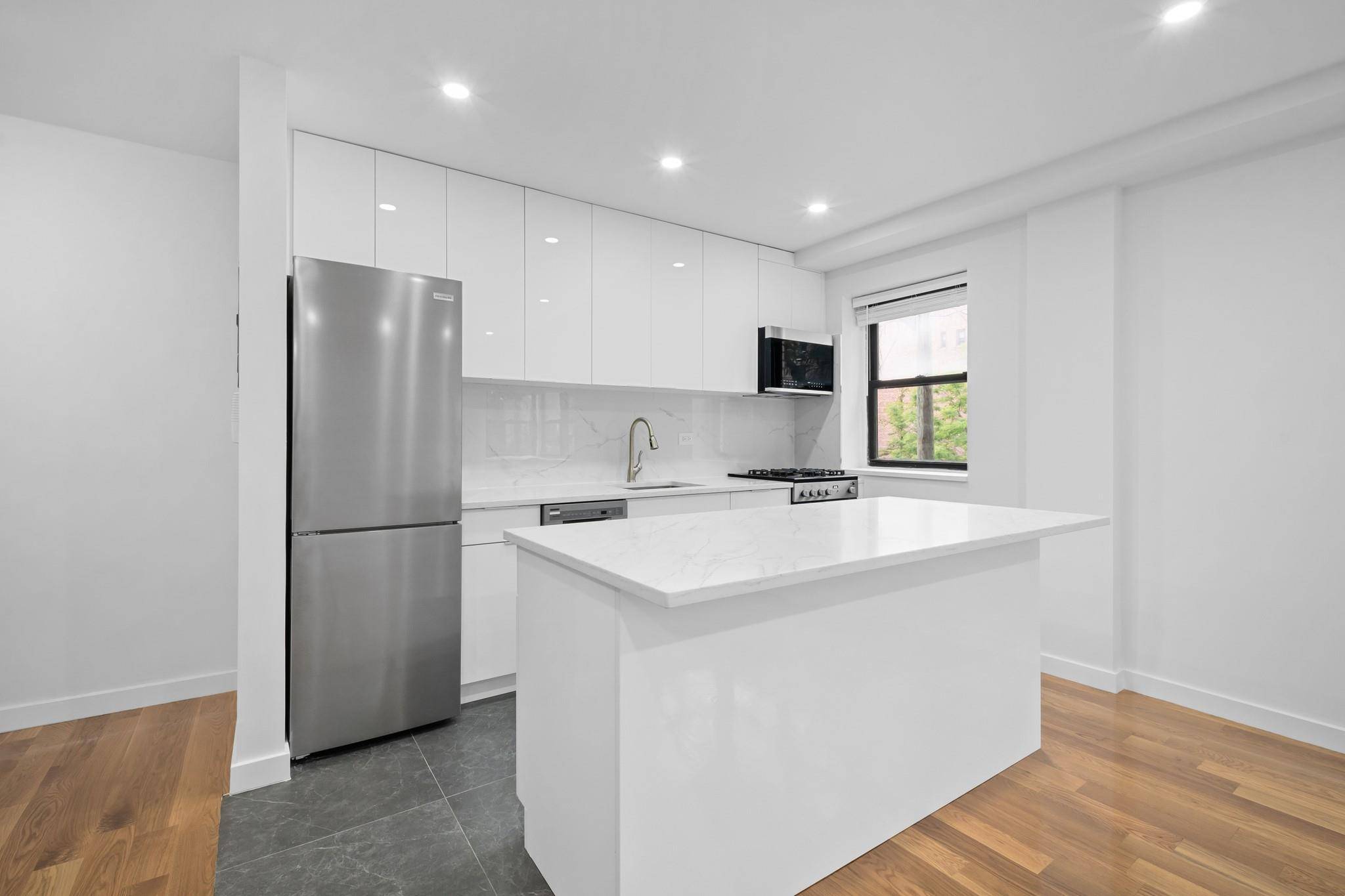 Astoria, NY 11106,25-10 31st AVE #2M