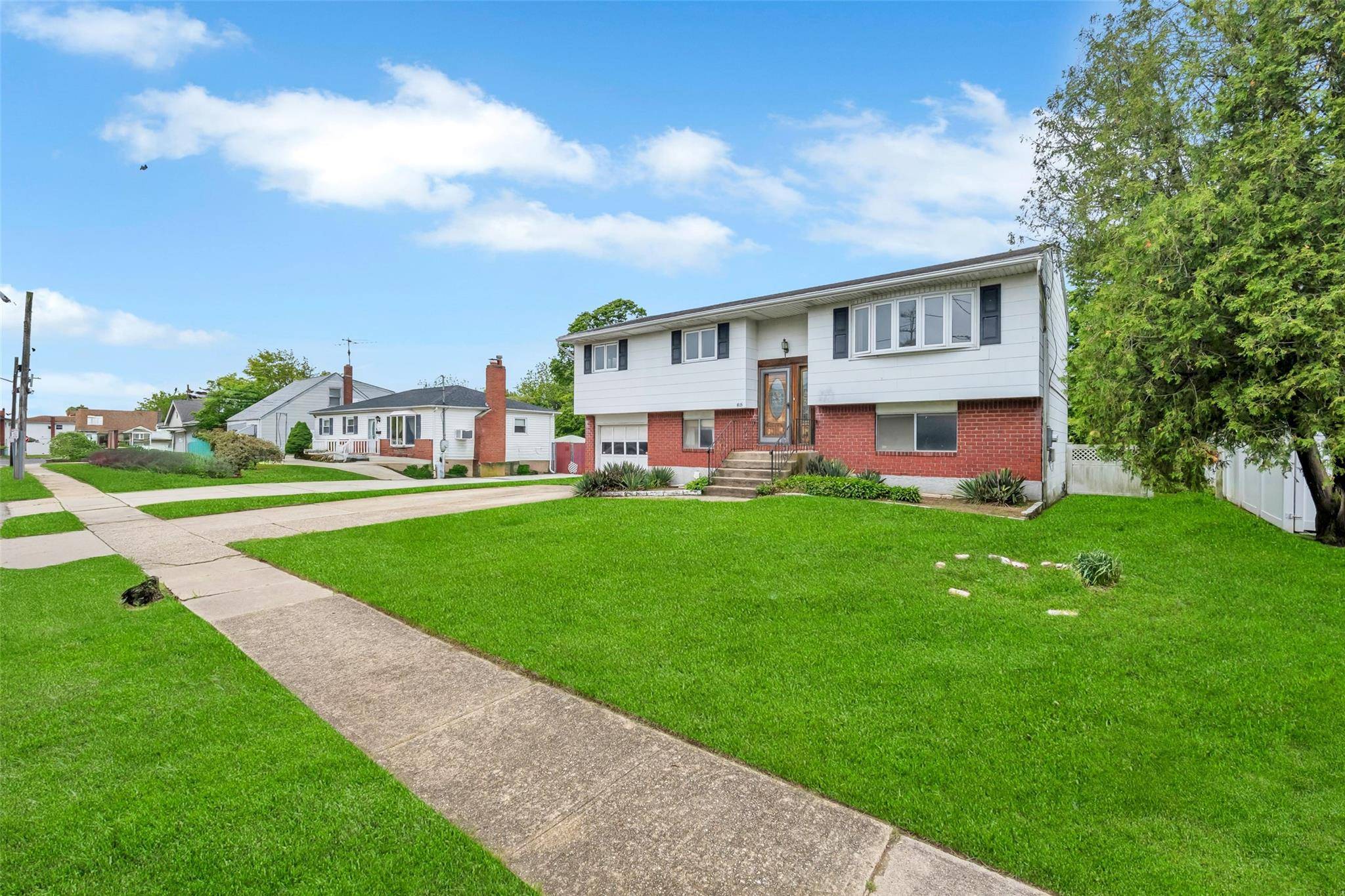Copiague, NY 11726,65 Cedar CT