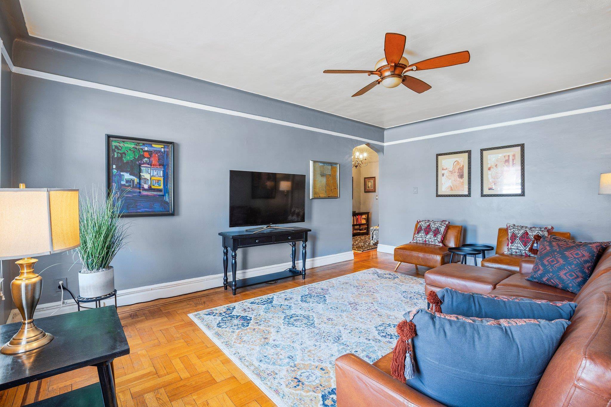 Jackson Heights, NY 11372,35-05 72nd ST #6F