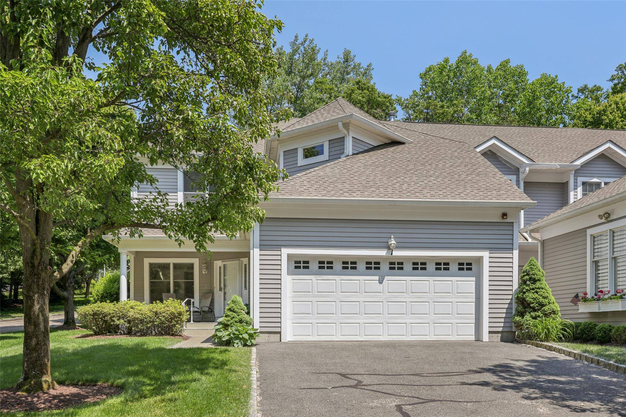White Plains, NY 10605,1 Club Pointe DR