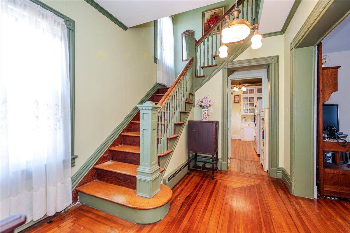 Eastport, NY 11941,366 Montauk HWY