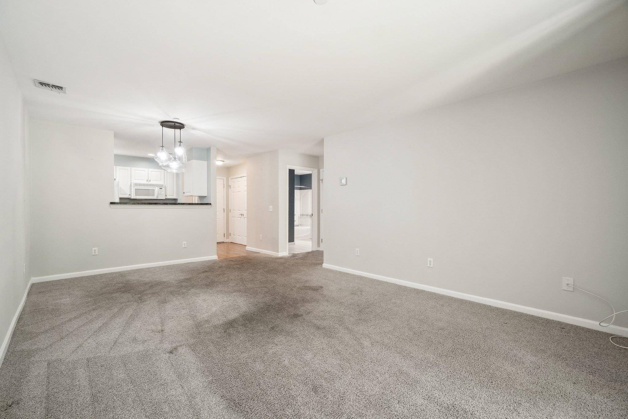 Mount Kisco, NY 10549,200 Woodcrest LN #202