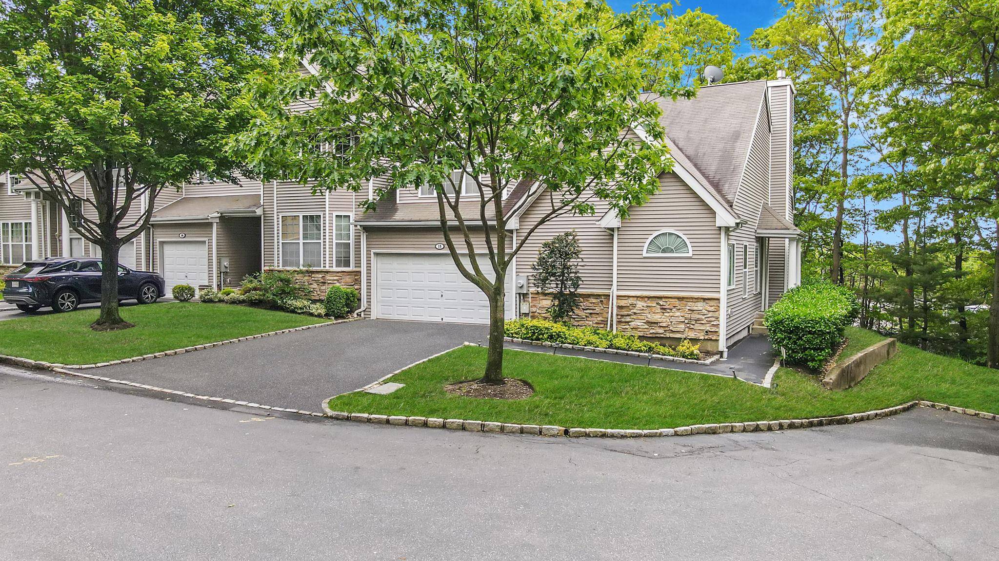 Hauppauge, NY 11749,15 Arielle CT