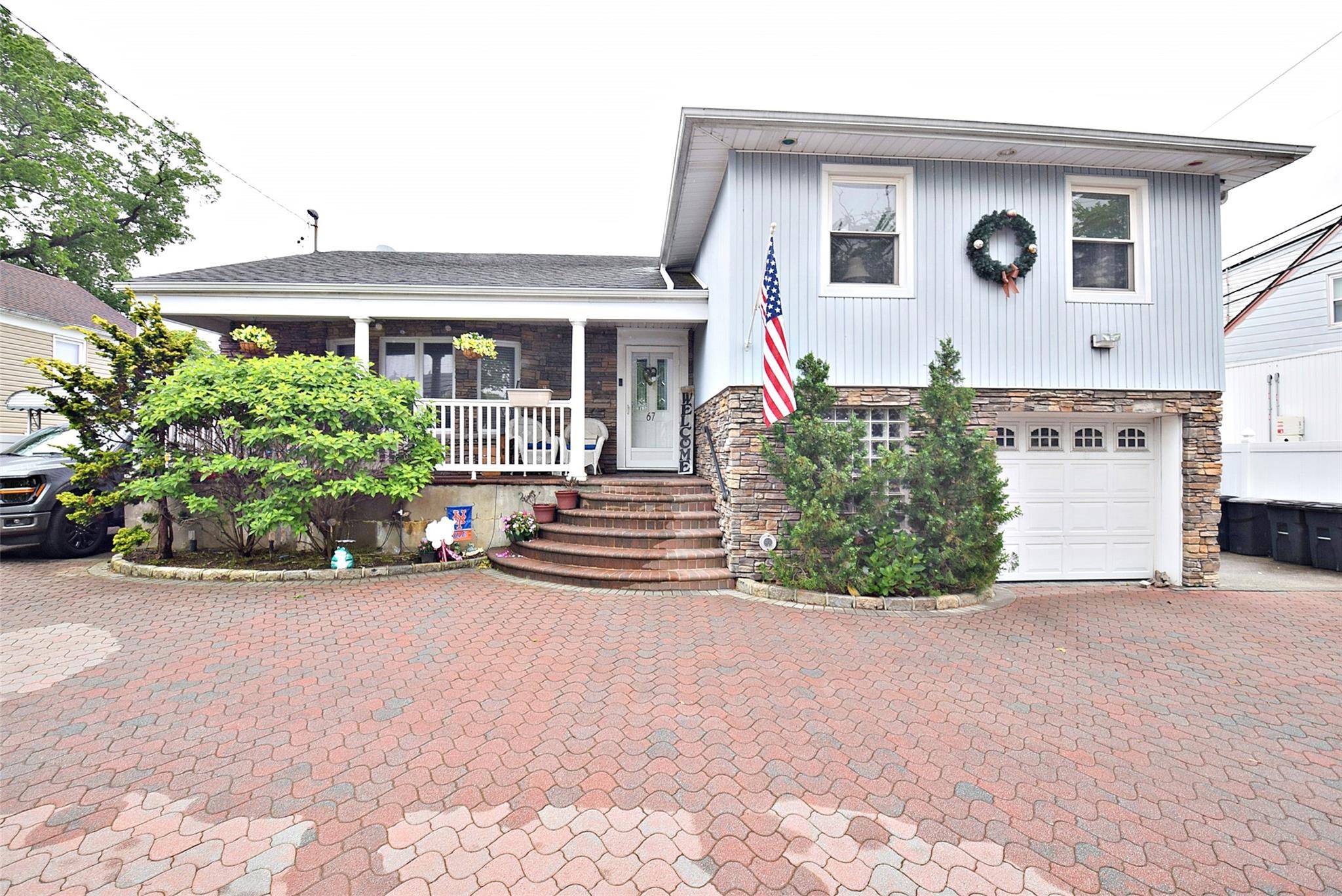 Valley Stream, NY 11581,67 Hungry Harbor RD