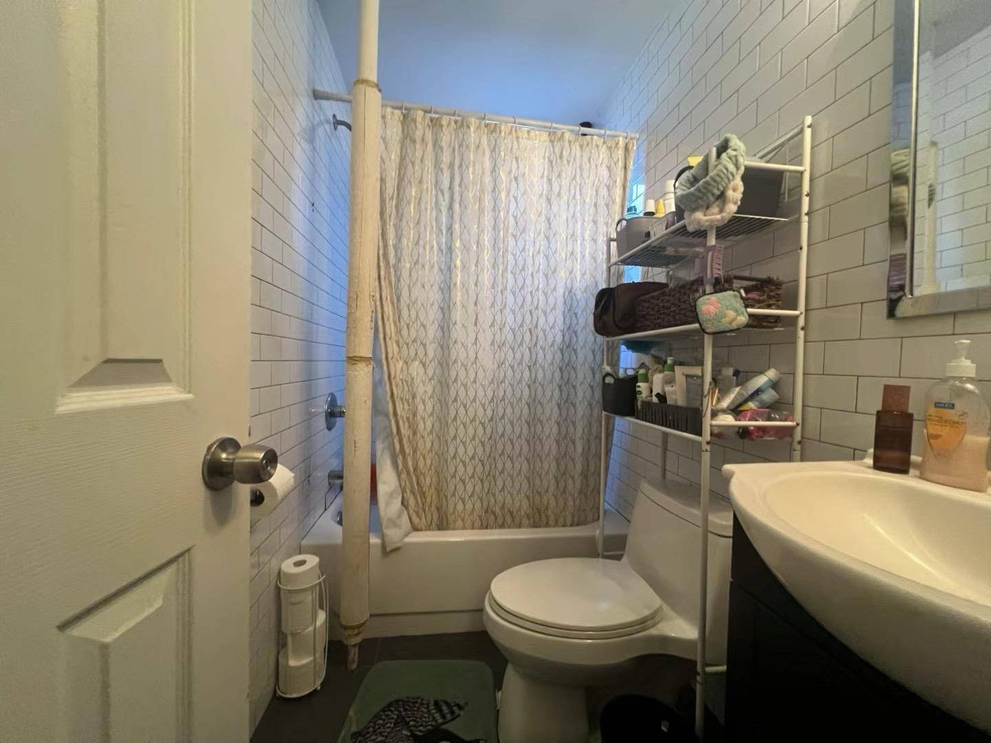 Ridgewood, NY 11385,1856 Madison ST