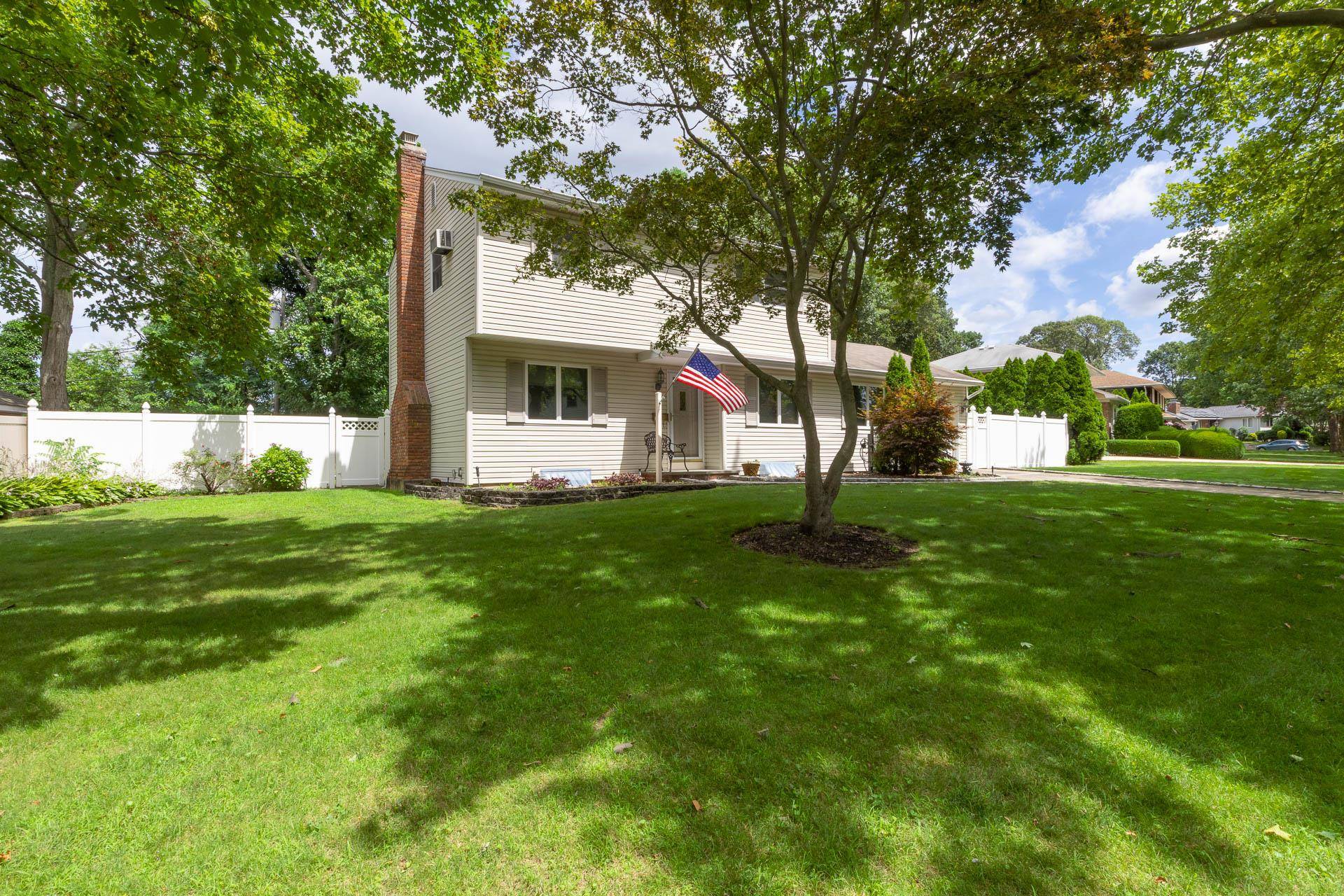 Melville, NY 11747,12 Newtown LN
