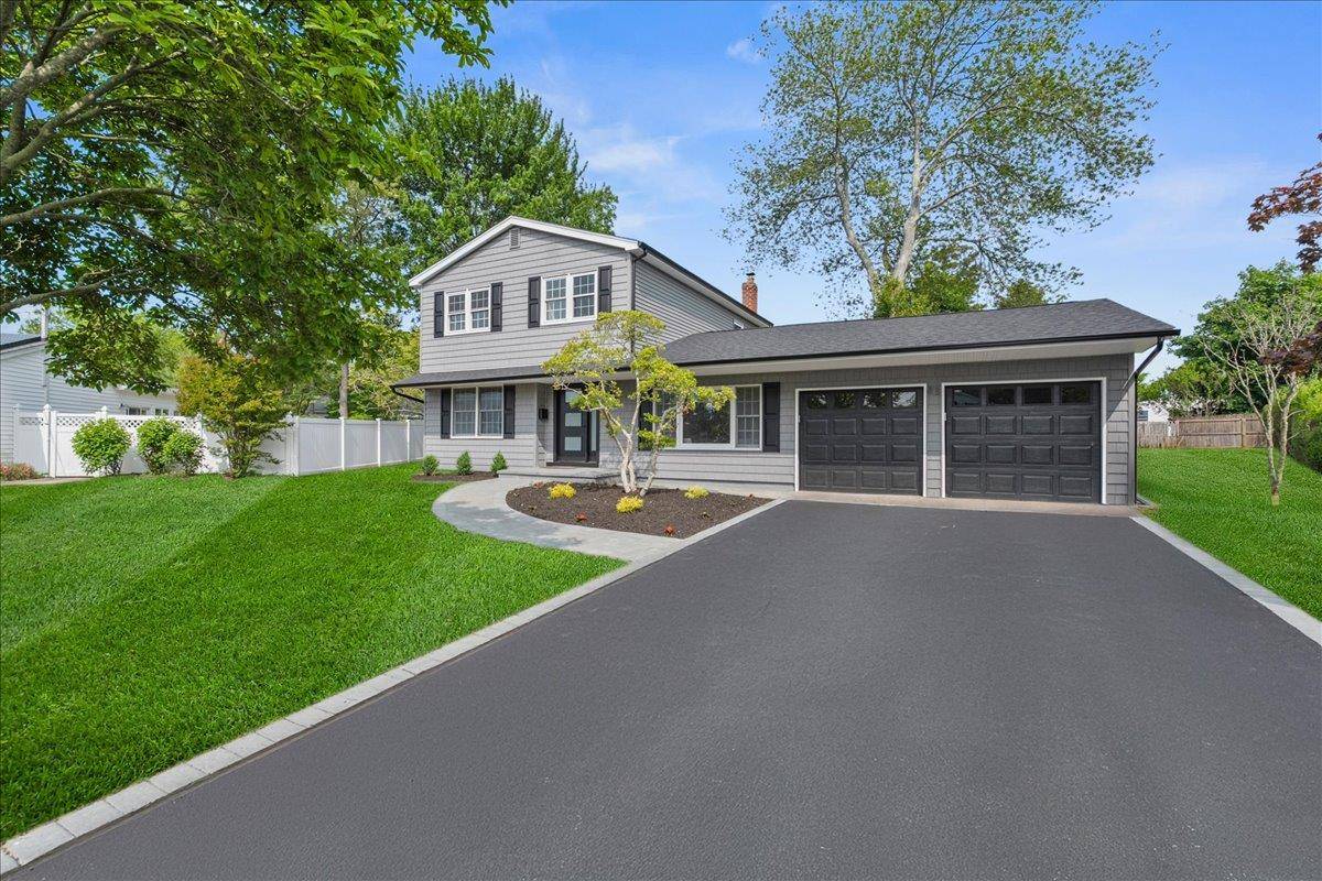 Sayville, NY 11782,88 Budenos DR